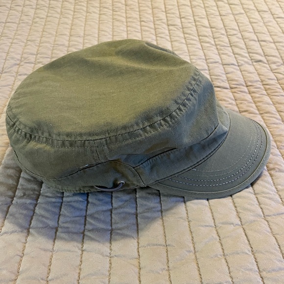 Calvin Klein Cap - Picture 4 of 5